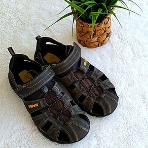 Teva Men's Omnium brown hiking sandals